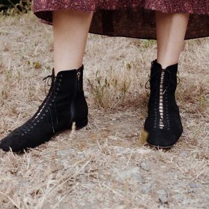 Doen Victoriana Boot in Black - Brand New